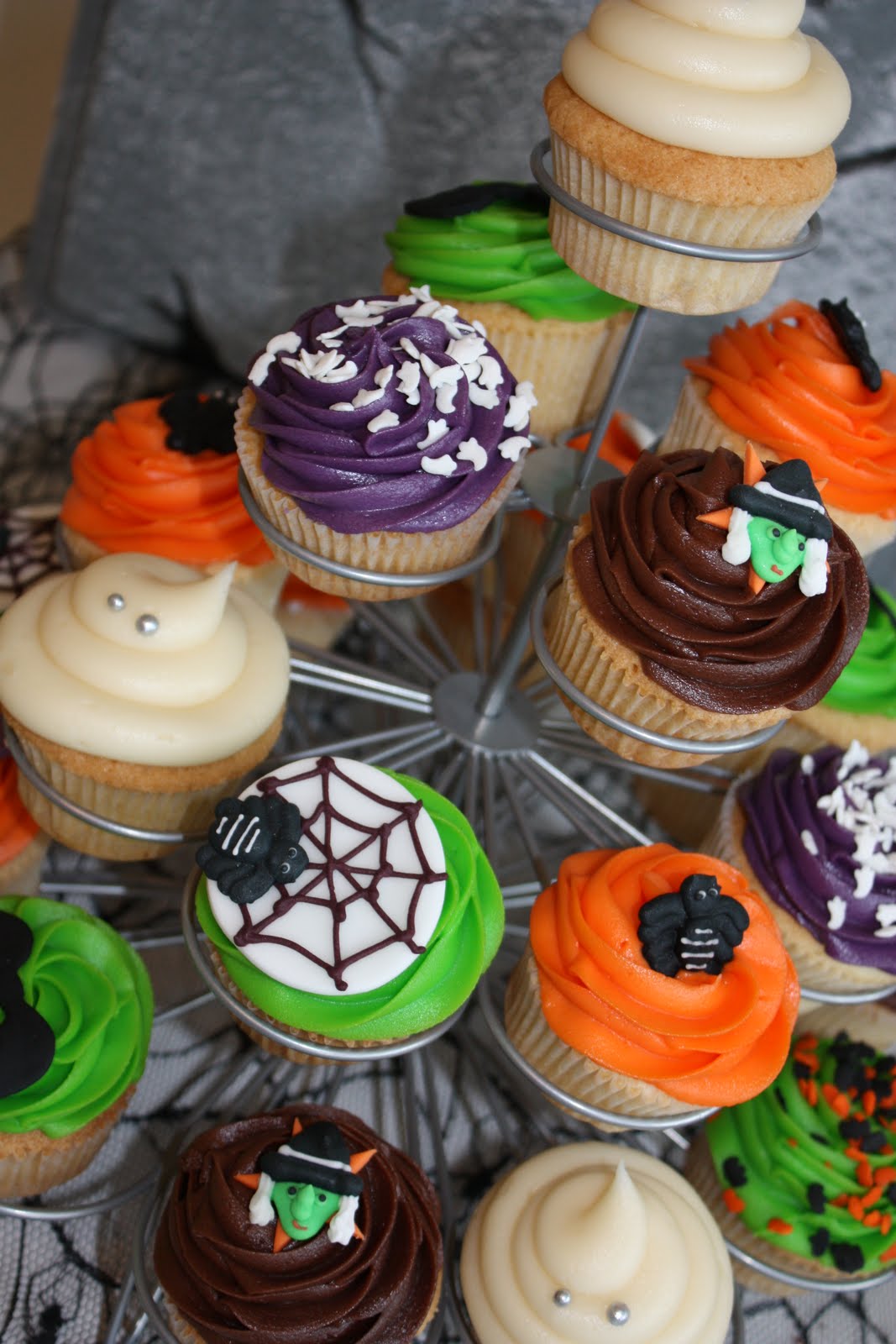 Uniquely Spooky Halloween Cupcakes Design Ideas