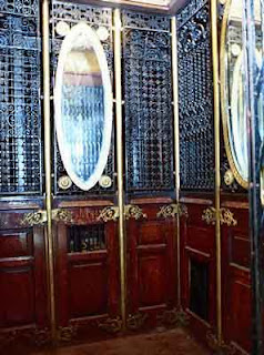 L'ascenseur reliant le rez de chaussée à la salle du premier étage. Confiteria Ideal de Buenos Aires