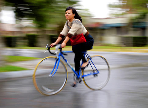 [girl-chic-bike-riding.jpg]