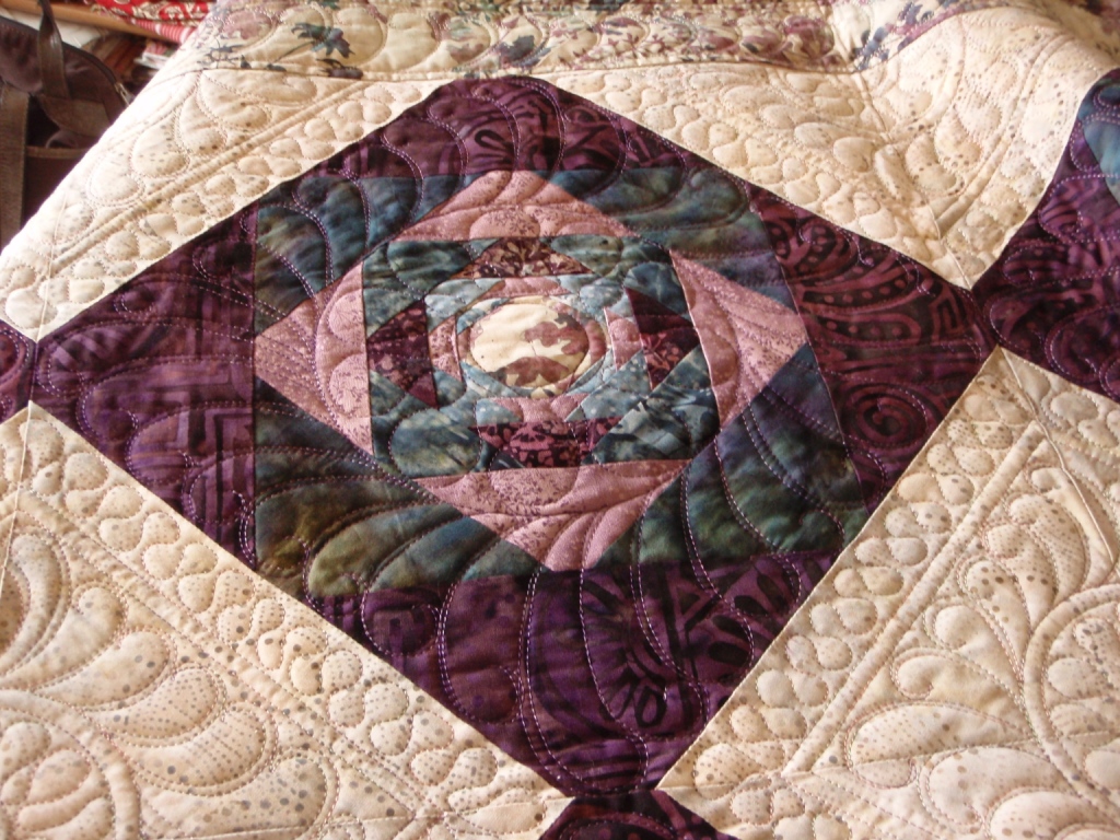 Margie Quilts.....: Dixie's Exploding Pineapple