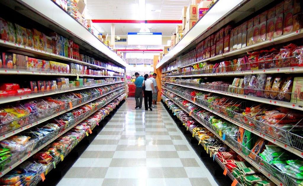Near market. Supermarket aisle. Aisle in the shop. Популярные сербские продукты. Bunham aisle.