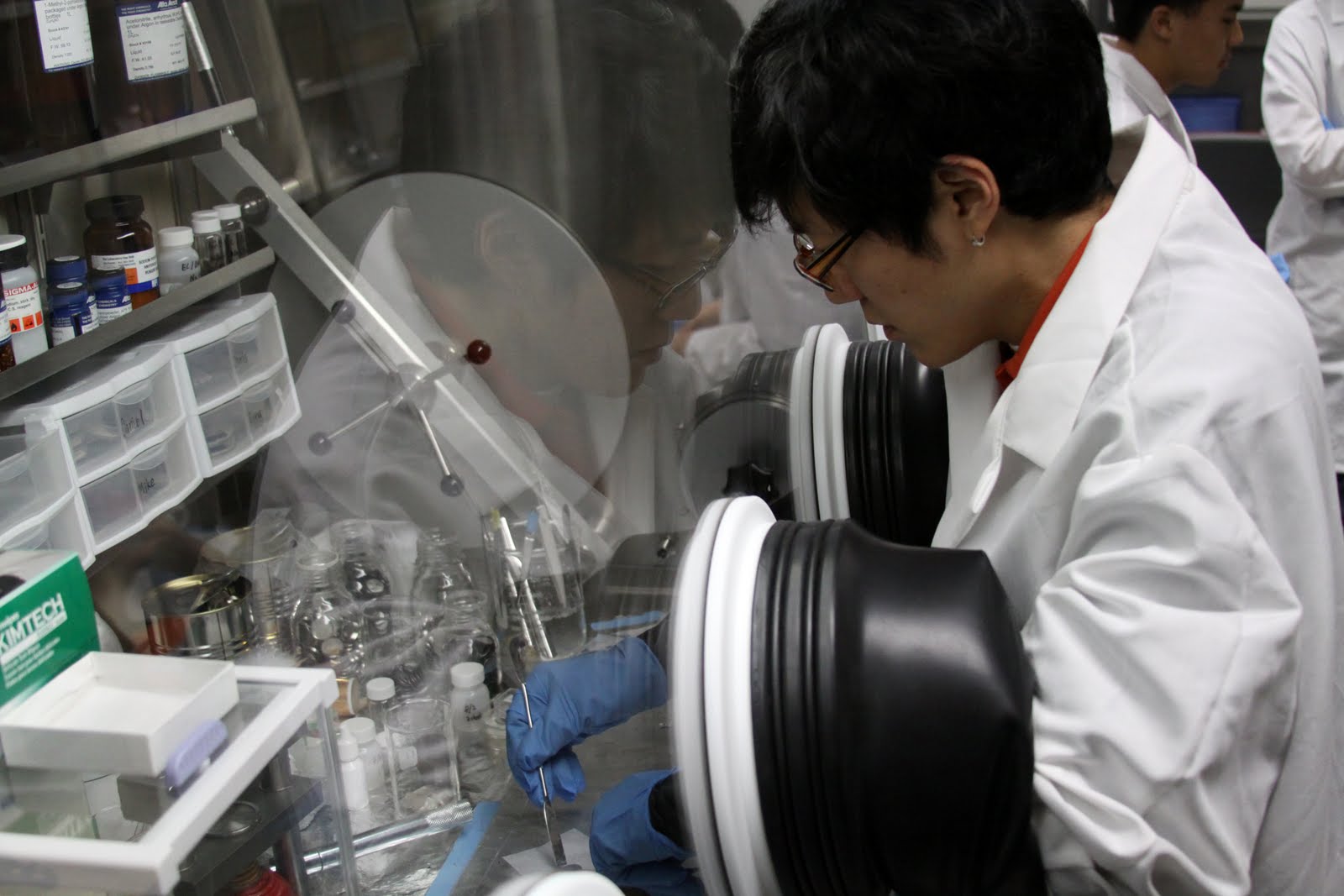 UC San Diego Jacobs School of Engineering Blog: Glove Box in a ...