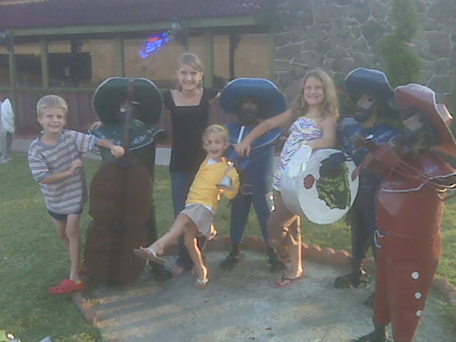 4 amigos and 4 yahoos