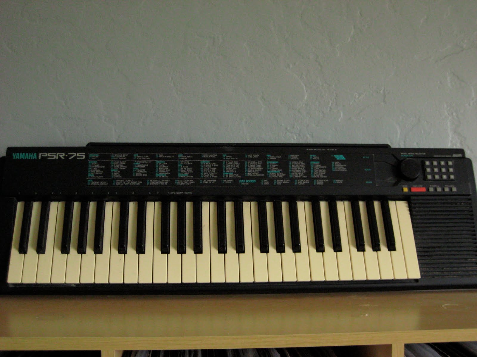 Mat & Mog's Shop: Yamaha PSR-75 Electric Keyboard $40