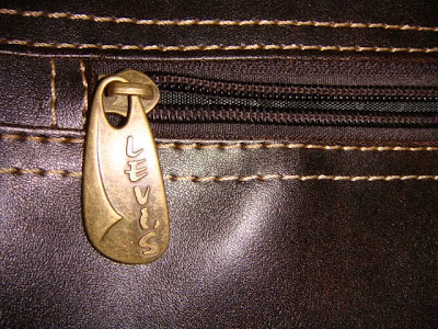 secondbargainbox: Levi's Full Leather Sling Bag