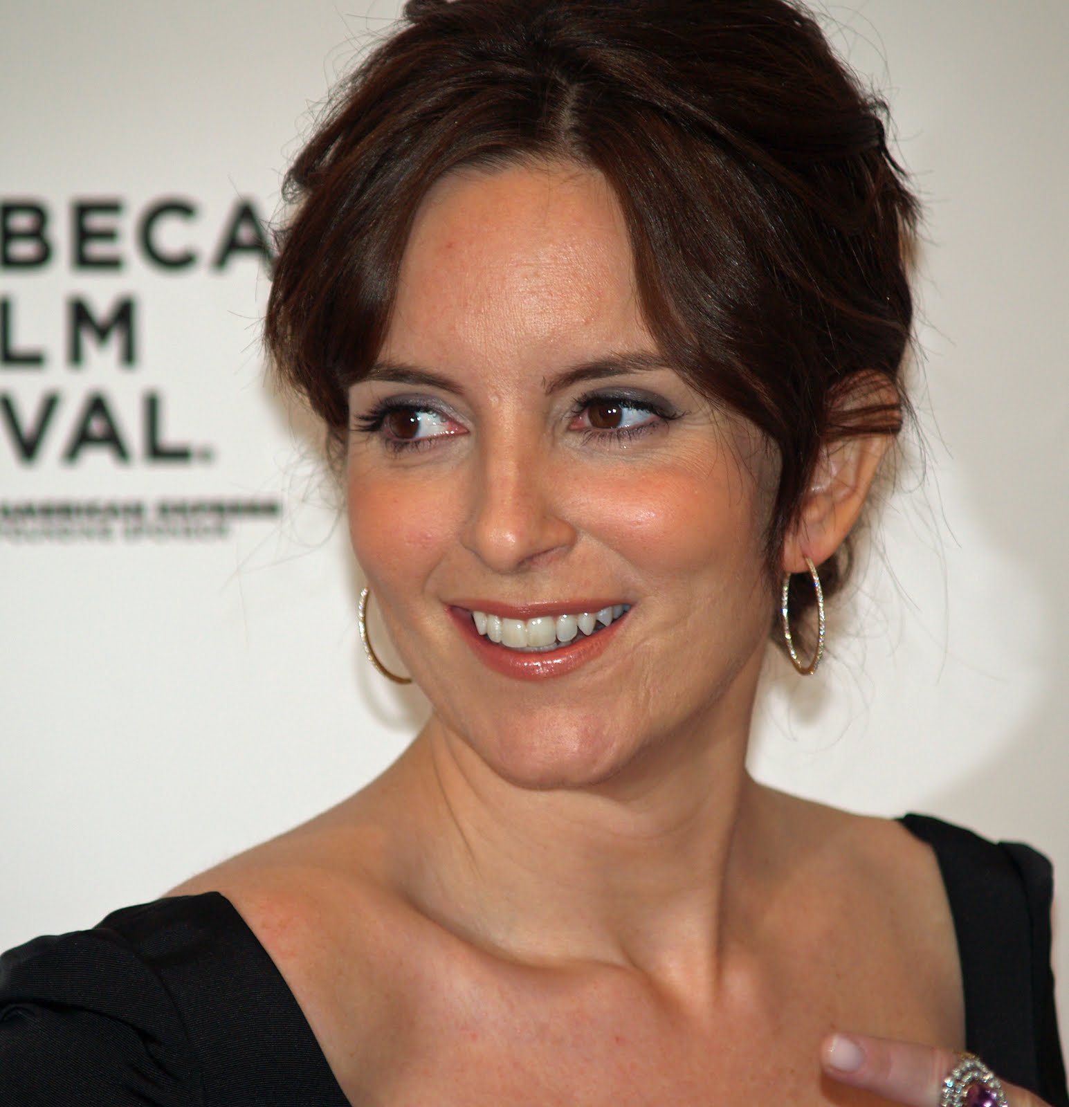 http://1.bp.blogspot.com/_bQ0SqifjNcg/S8YQkzodbRI/AAAAAAAATh4/T9vteIRwfXM/s1600/tina-fey-acne-2.jpg