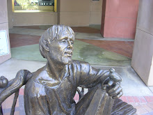 El Paseo statue