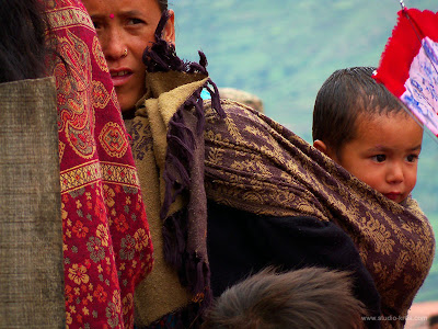 Mujer y niño en Jumla, Nepal