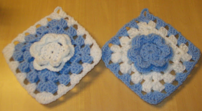 Blue & white potholder set