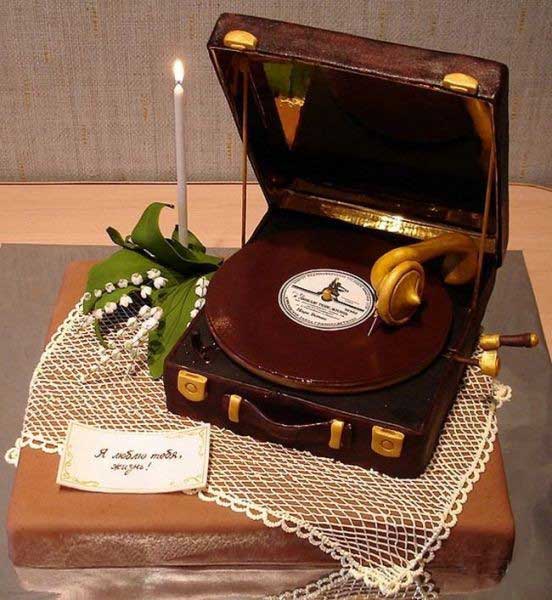 [record_player_cake.jpg]