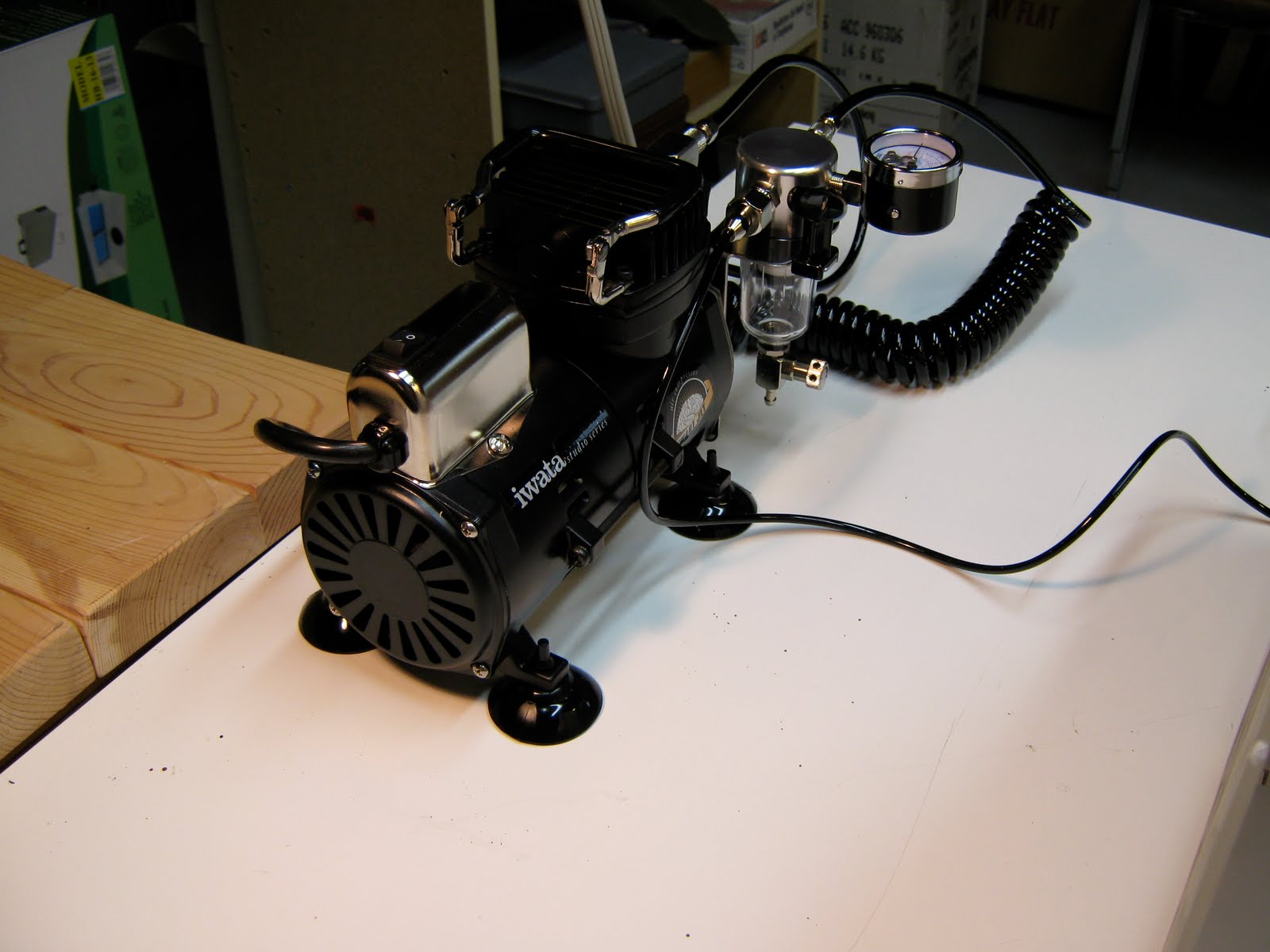 Kevin's Miniatures & Hobby Table: Airbrush Station