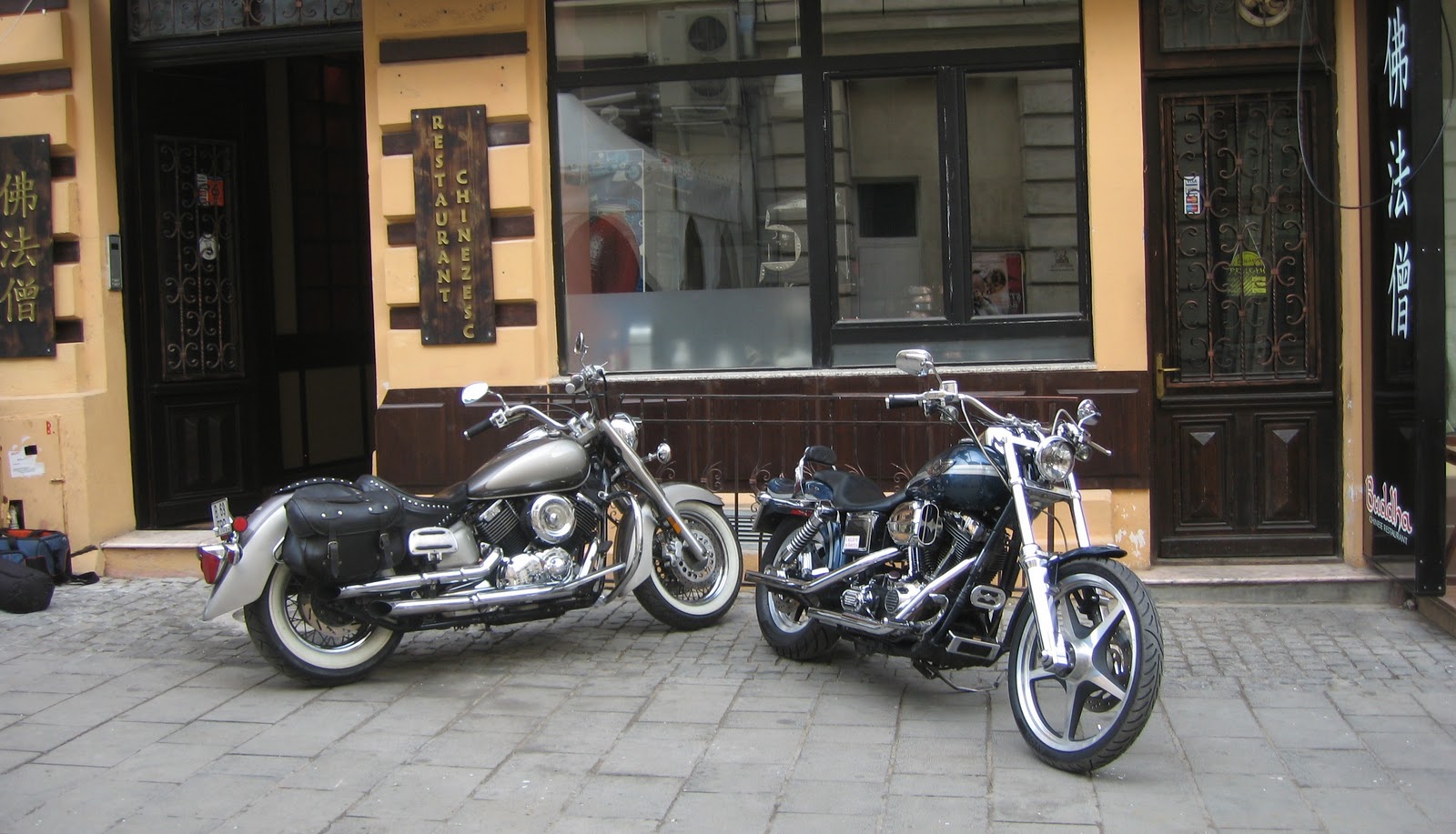 Группа Kiss на мотоцикл Harley Davidson