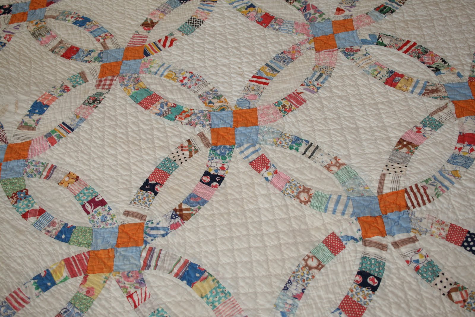 Buckingham Road: I didn't make this Double Wedding Ring quilt.