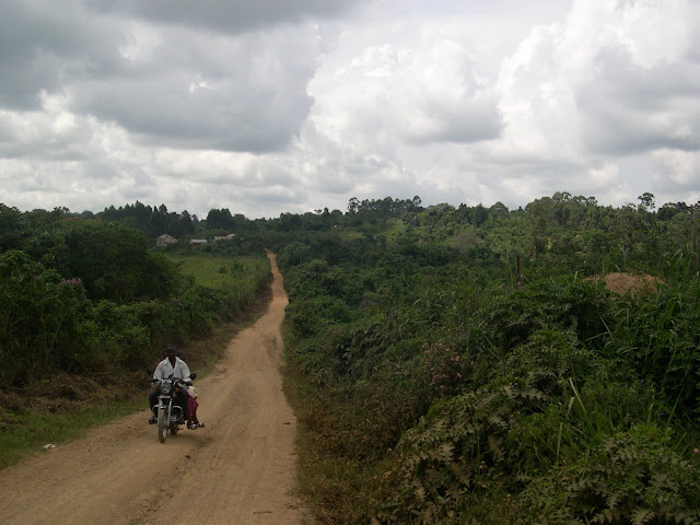 velvet mud red & sweet banana green: Greetings from Kalisizo Town, Uganda