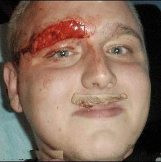 catatan kecil: Foto-foto Kematian Yang Mengerikan