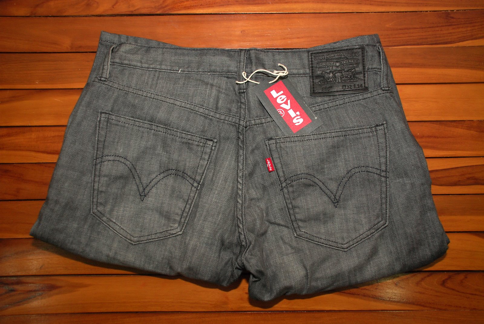 Jeans Original: Original Levi's 514 Black Edition