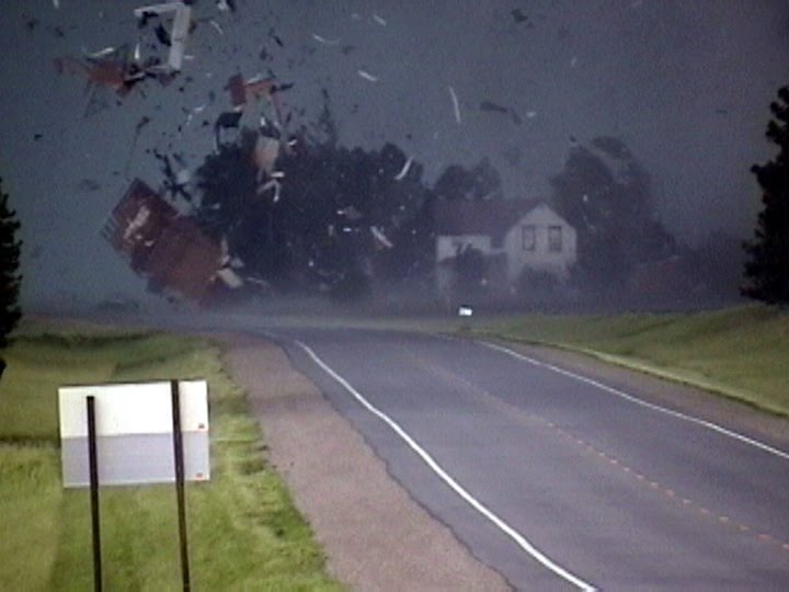 Hiawatha,+Kansas,+nel+2005+e+mostra+la+potenza,+il+potere+spaventoso,+di+un+tornado