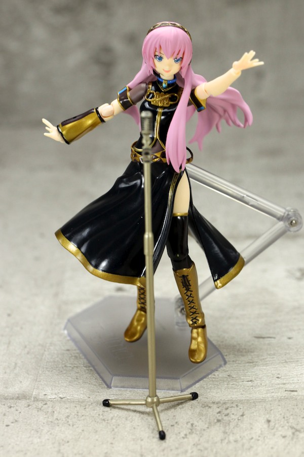 megurine luka pop figure
