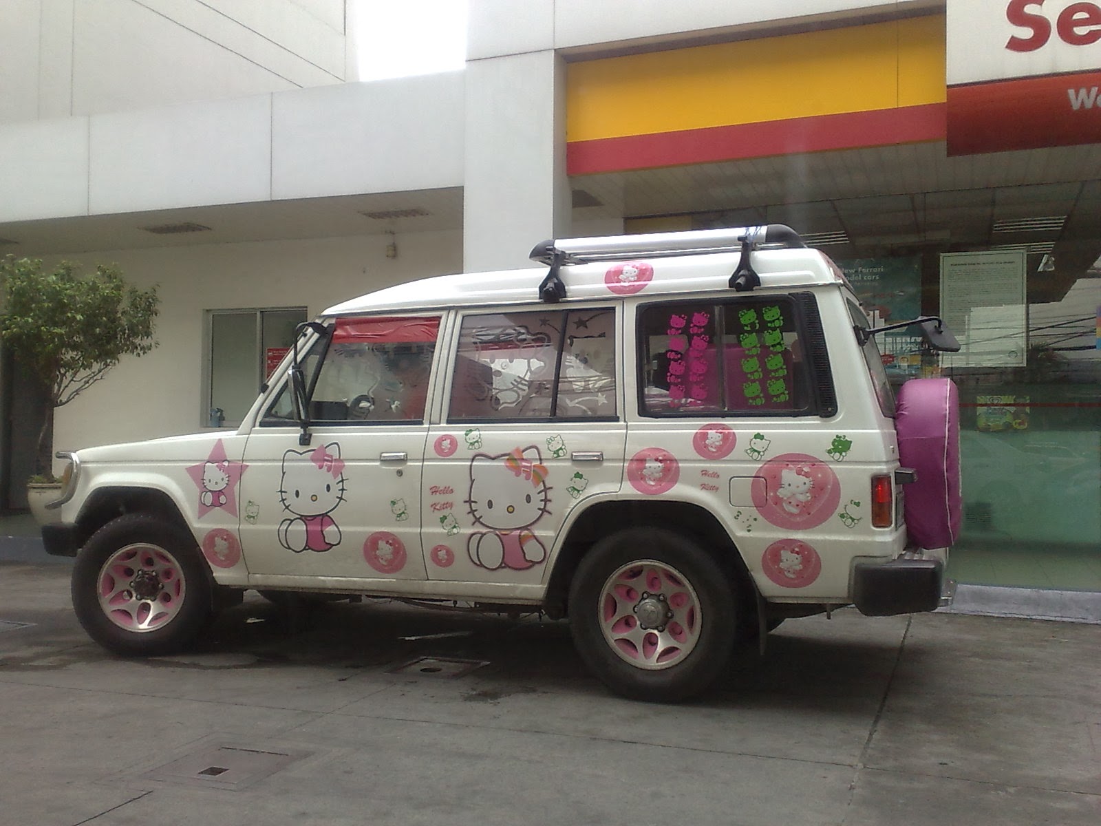 Of Pinks and Fairy Tales: Spotted: Hello Kitty Car