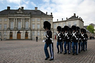 A troca da guarda em Copenhague IMG 3621+T+leve
