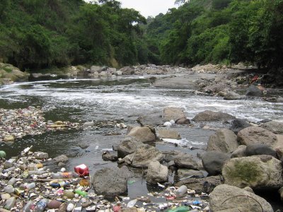 contaminacion en los rios de El Salvador