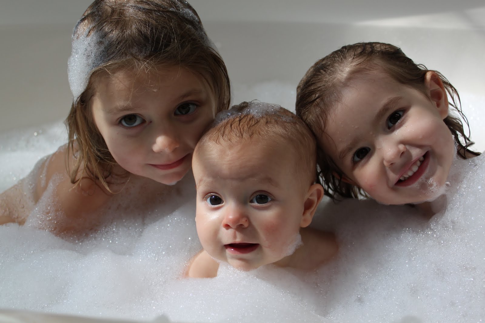 Daddys Girls Spilsh Splash Emmies First Bubble Bath