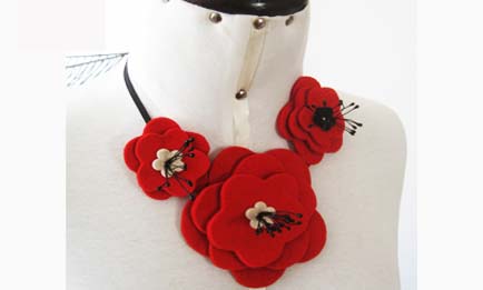 collar flor japon fieltro