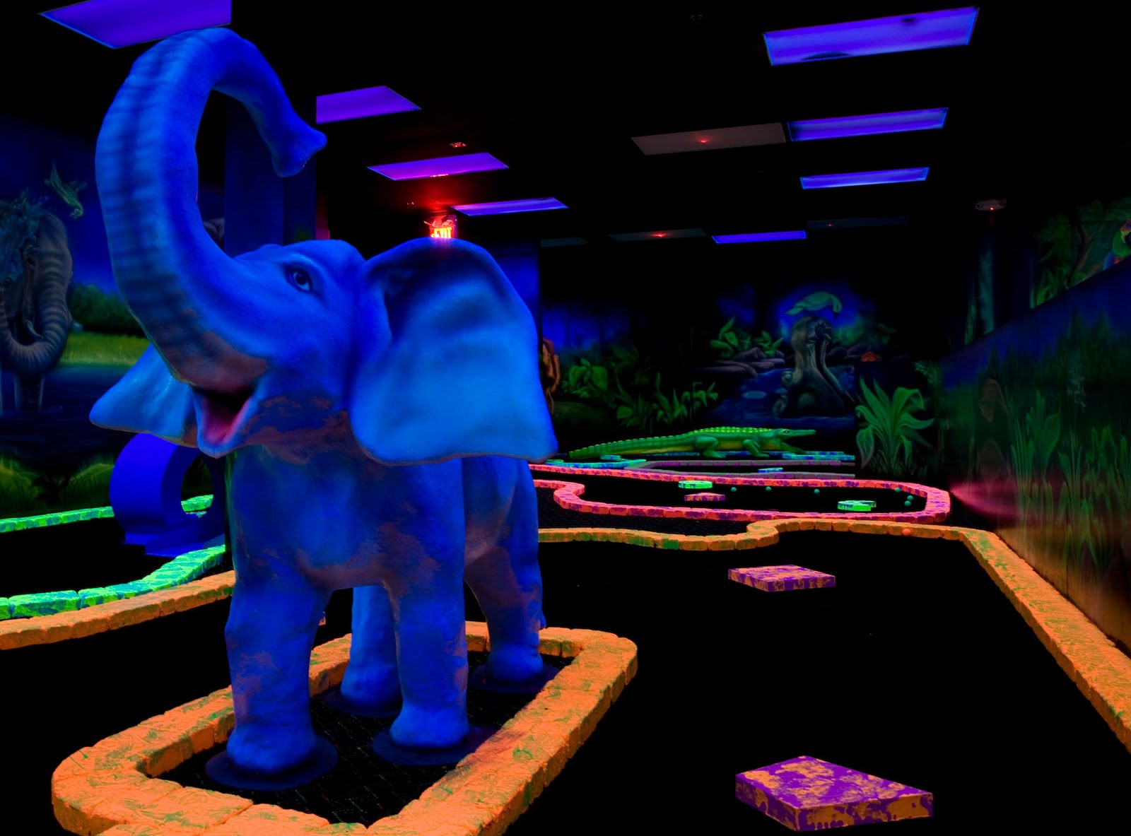 Glow In The Dark Indoor Mini Golf!! Hot Girls Guide To Vegas