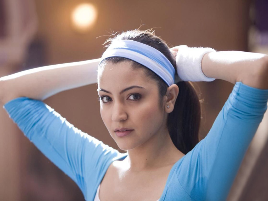 Bombay Actres: Anushka Sharma Sexy Wallpaper Collection