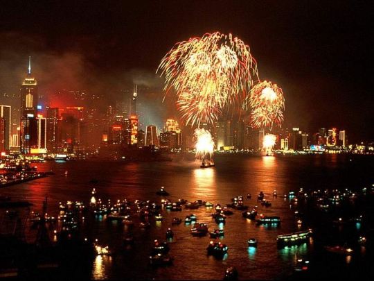 [new-year-fireworks-hk.jpg]