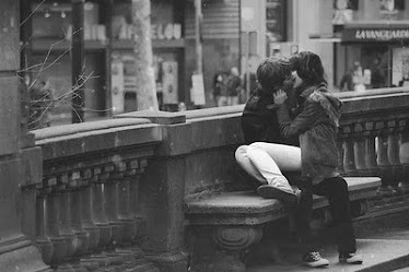 besarnos hasta desgastarnos nuestros labios..