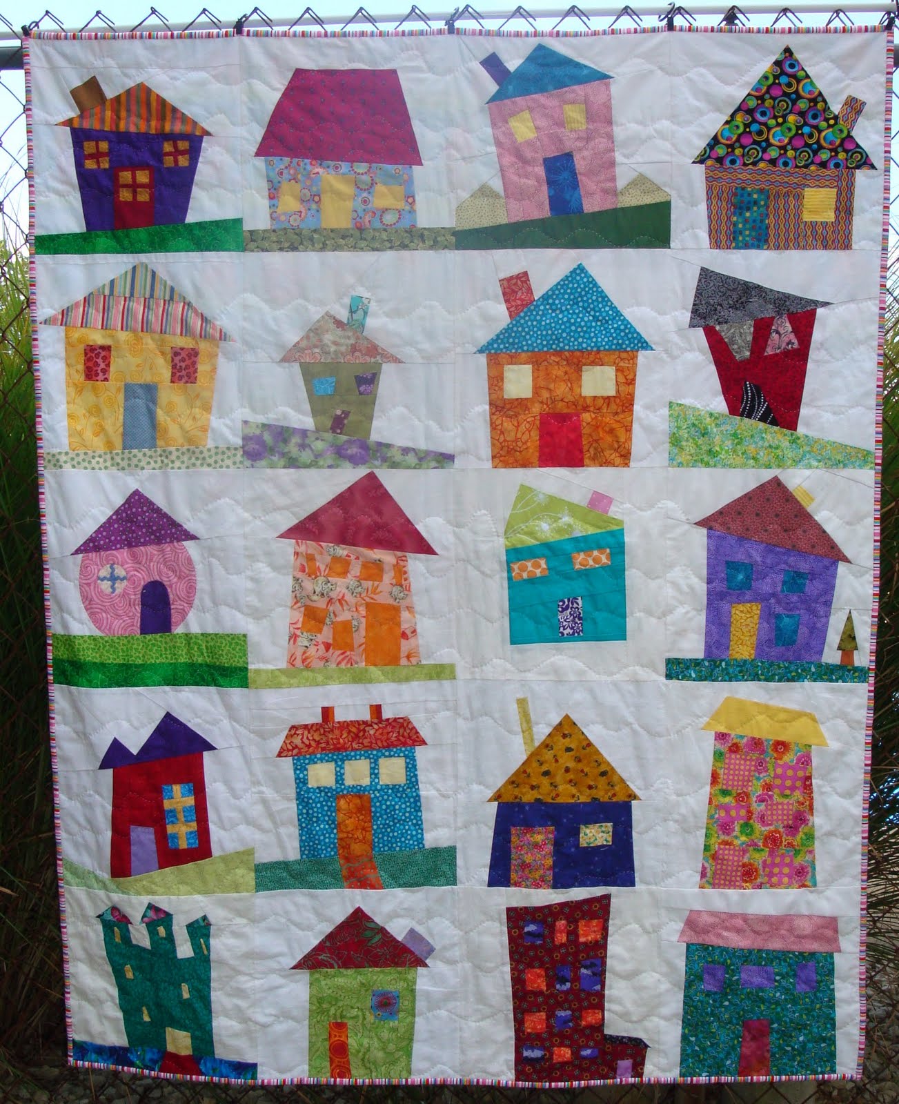 Simply Sandy: I Finished my Wonky House Quilt!