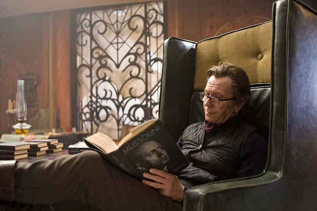 Face a Face Woody glasses on Gary Oldman in The Book of Eli