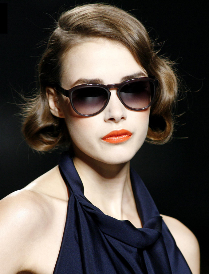 Juanjo Oliva spring-summer 2010 sunglasses collection, from YFSpain. Model: Madrid