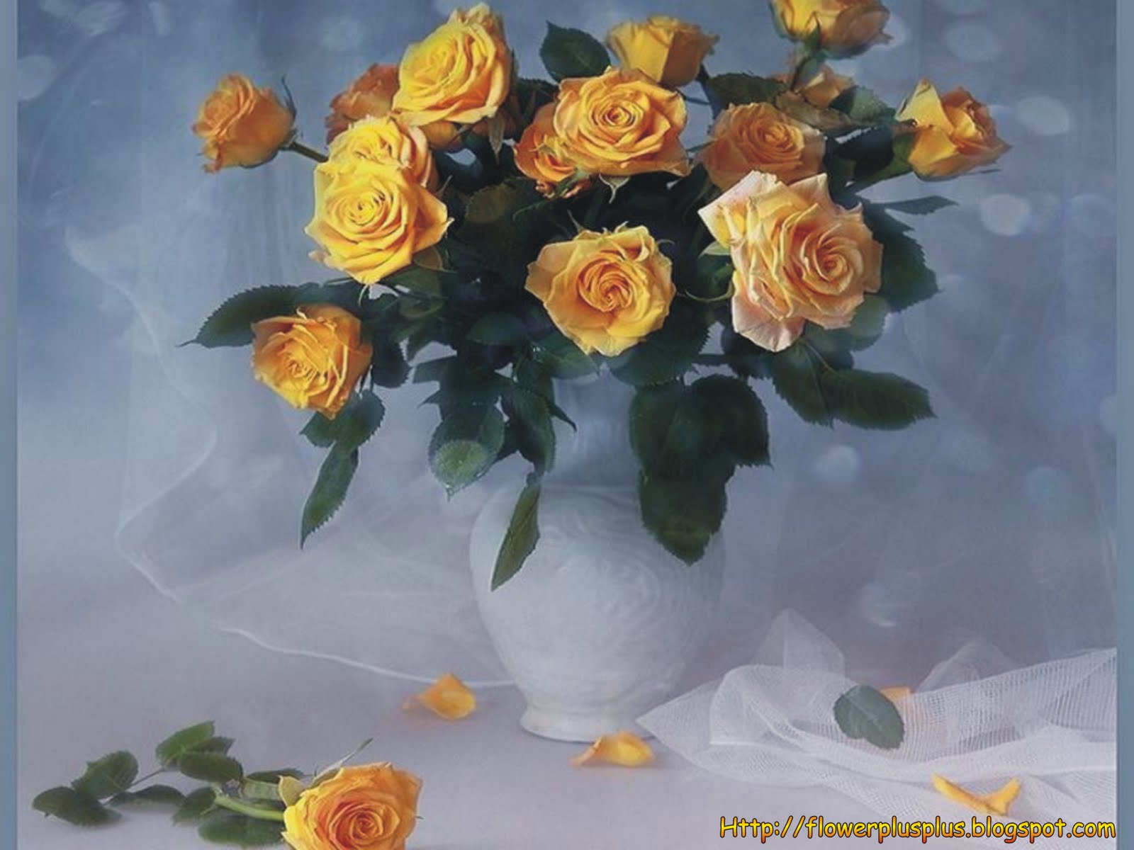 Оранжевые розы в вазе. Натюрморт с розами. Желтые розы натюрморт. Желтые розы в вазе. Желтые цветы в вазе.