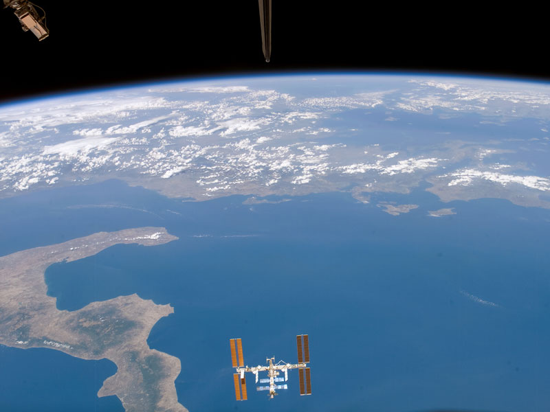[earth_sts118.jpg]
