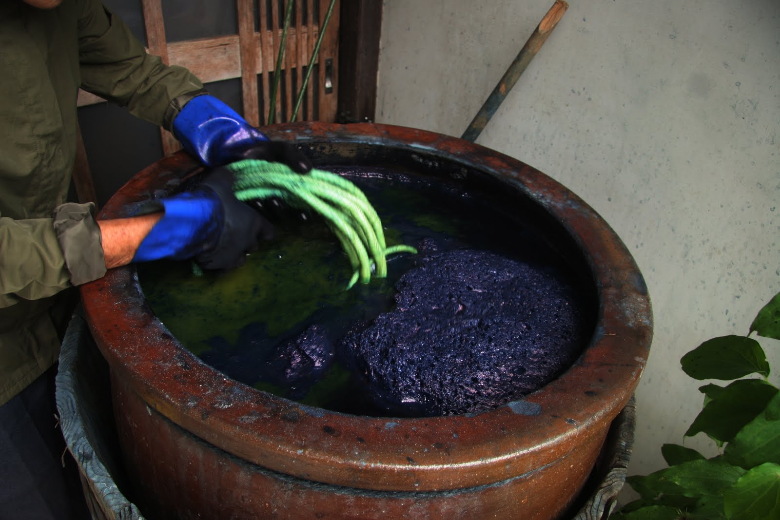 Japanese Textile Workshops 日本のテキスタイル ワークショップ: Indigo Reduction