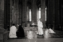 Aqui oramos diariamente por todos los monjes, monjas de clausura y misioneros.