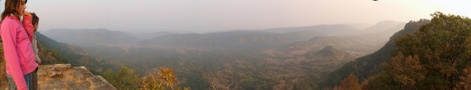[Panorama_-_Bandhavgarh_fort.jpg]