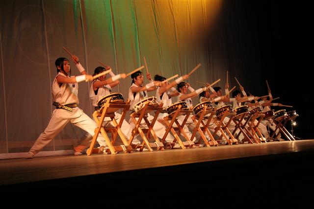 [平成２０年12月豊太鼓２０周年記念演奏会+040_R.jpg]