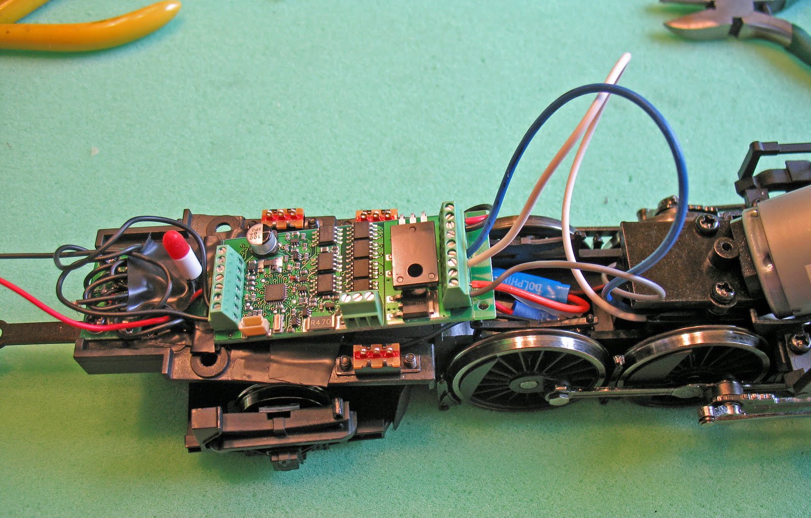 2-Rail O Scale Railroading: Weaver Pacific Decoder Install