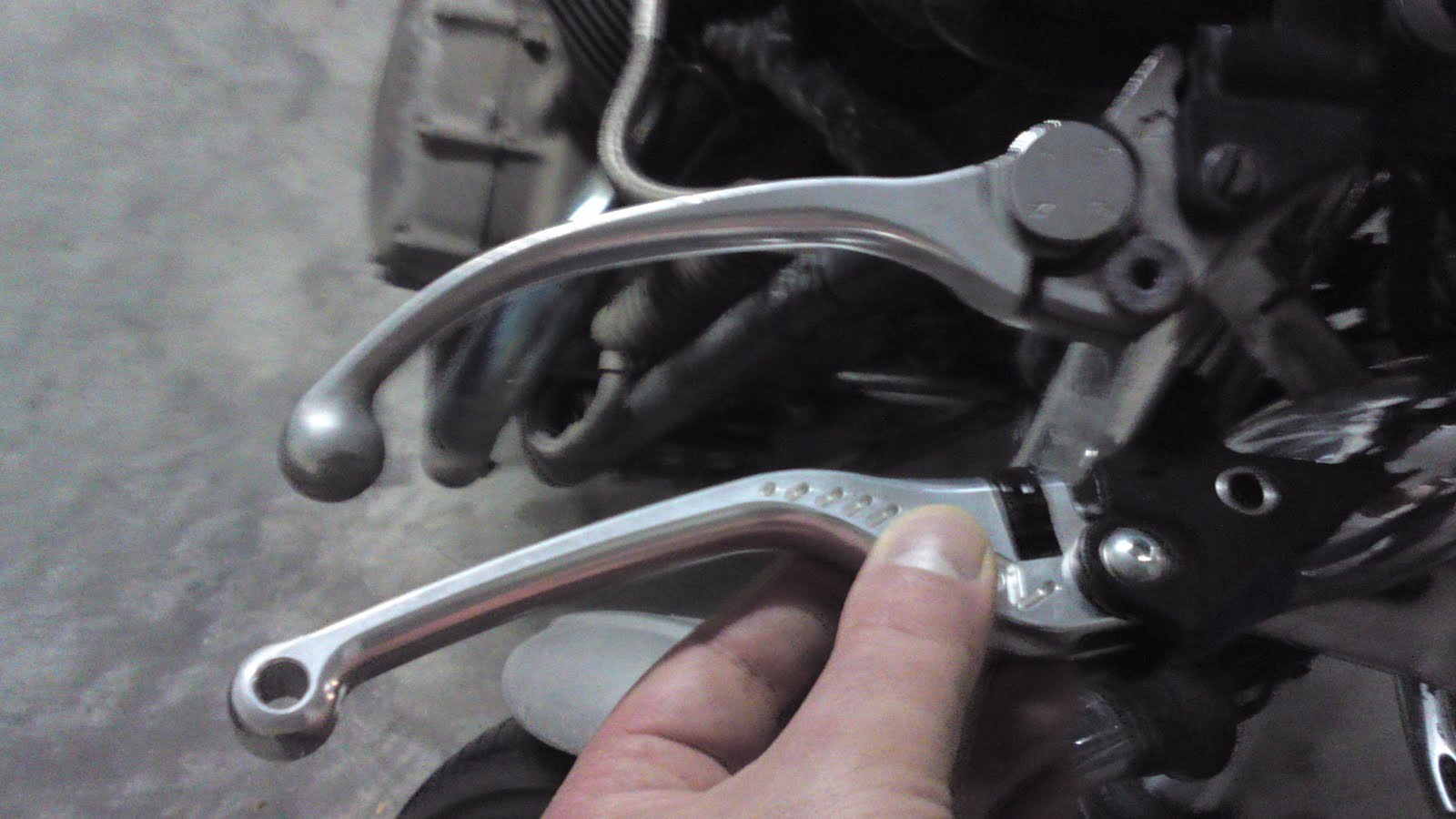 The Thruxtonian ASV brake and clutch levers