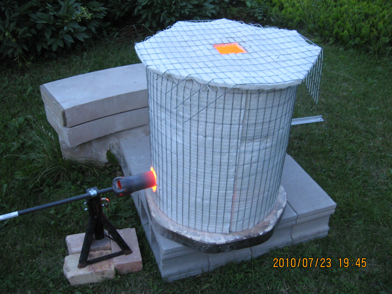 Carls Pottery and Life Blog Home made Raku kiln in action!