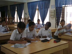 Murid-murid  2UTHM semasa sessi P&P