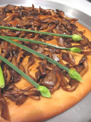 Pizza+Shitake+e+Nir%C3%A1 - Pizza de Shitake