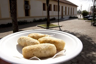 Bolinho+Caipira - A incrível jornada do Bolinho Caipira em busca de seus verdadeiros pais