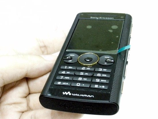 [Early-Unboxing-of-Sony-Ericsson-W902-2.jpg]