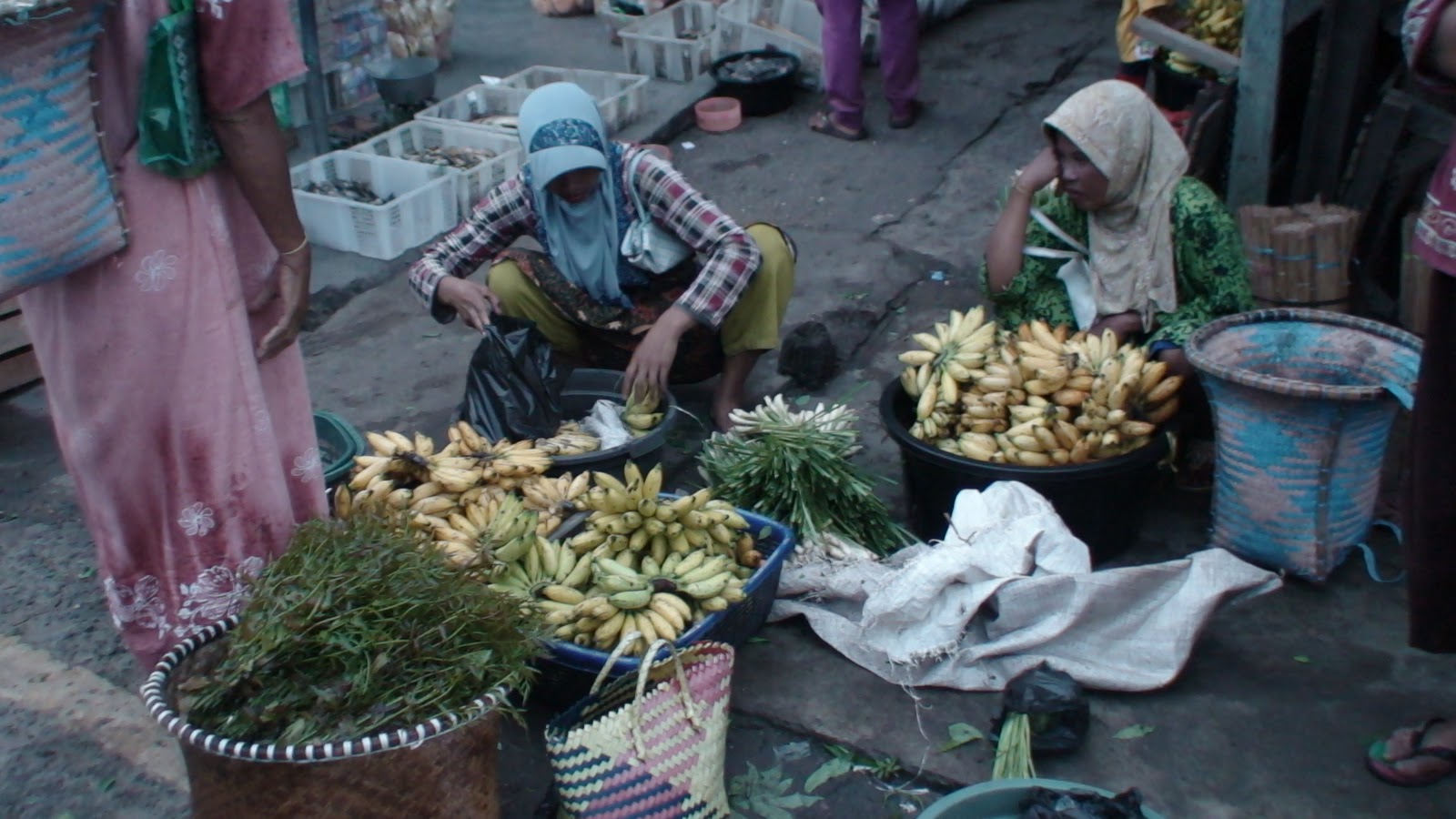 Berbelanja Pagi Hari Di Pasar Kuala Kapuas