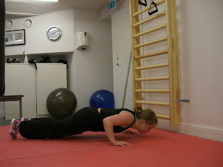 CIMG7658 - Vanliga armhävningar - Veckans övning