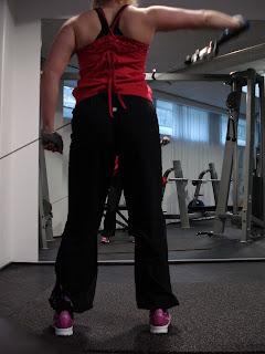 axel%C3%B6vning - Powerwalk och träning för bröst, triceps och axlar